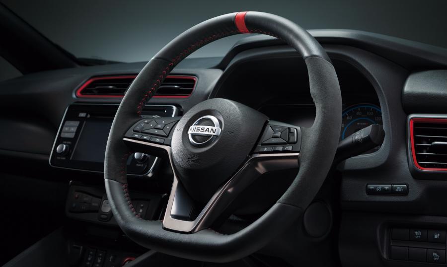 Панель приборов Nissan Leaf Nismo 2018 года  (JP) (фото 5 из 12)